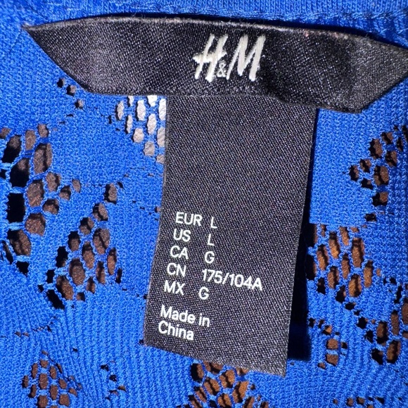 H&M Vibrant Blue Lace Short Sleeve Top - Picture 3 of 4